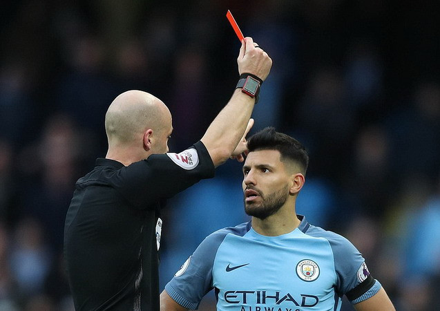 Manchester City lĩnh 2 thẻ đỏ trong trận thua đậm Chelsea ảnh 1