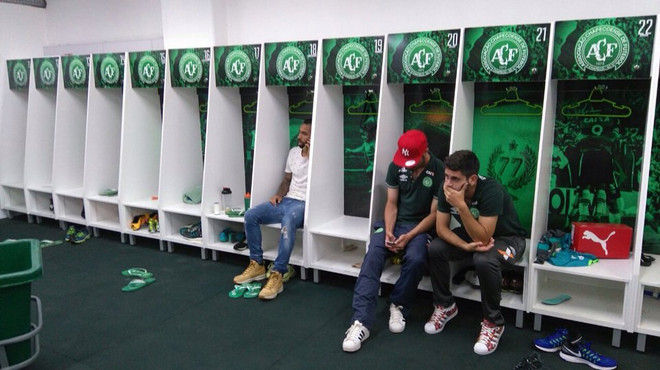 Phòng thay đồ của đội bóng Chapecoense. Cảnh tang thương ở phòng thay đồ của câu lạc bộ Chapecoense ảnh 1