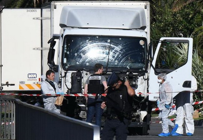 Mạng xã hội hữu ích với nhà báo như thế nào khi đưa tin khủng bố? ảnh 1