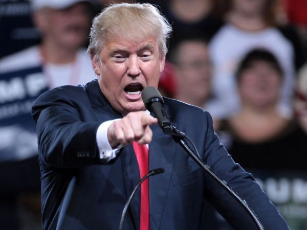 Cậu bé khuyến tật bị ông Trump đuổi ra ngoài trong cuộc vận động ảnh 2