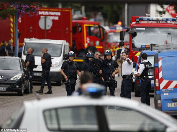 Thủ tướng Pháp kinh hoàng trước "vụ tấn công man rợ ở nhà thờ” ảnh 1