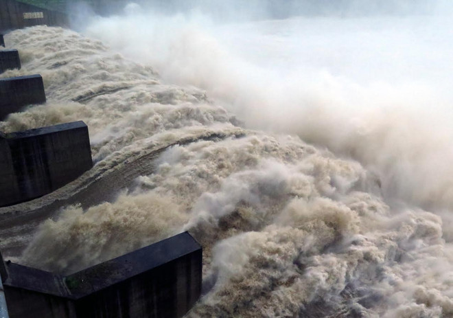 Phú Yên: 7 người mất tích do mưa lũ, mực nước các sông đang dâng ảnh 1