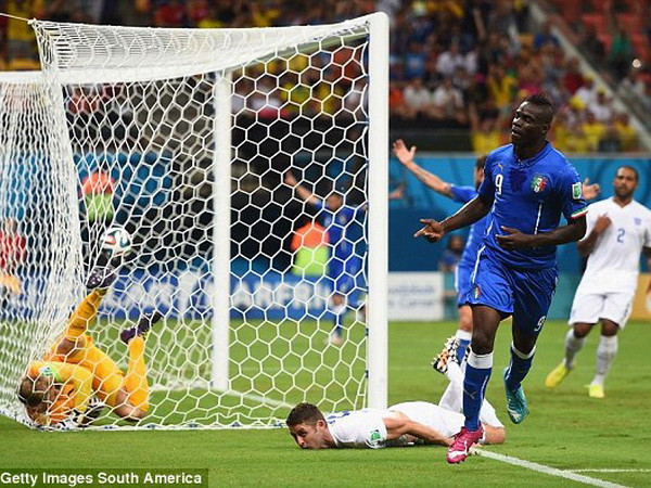 Anh - Italy 1-2: Marchisio và Balotelli làm gỏi "Sư tử Anh" ảnh 1