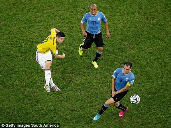 Cận cảnh James Rodriguez lập siêu phẩm bắn hạ tuyển Uruguay ảnh 1