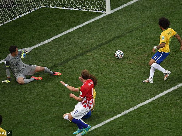 Marcelo lập nên "kỷ lục buồn" ở ngày khai mạc World Cup 2014 ảnh 1