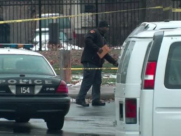 Cảnh sát Mỹ bắn chết cậu bé 12 tuổi vì tưởng súng giả là thật ảnh 1