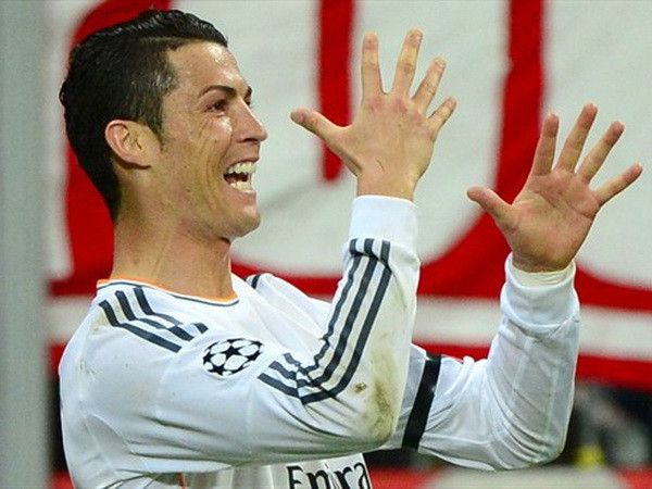 Cris Ronaldo đi vào lịch sử Champions League bằng cú đúp ảnh 1