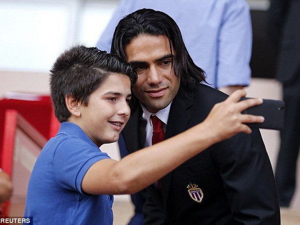 Trực tiếp chuyển nhượng: M.U có Falcao, Welbeck gia nhập Arsenal ảnh 1