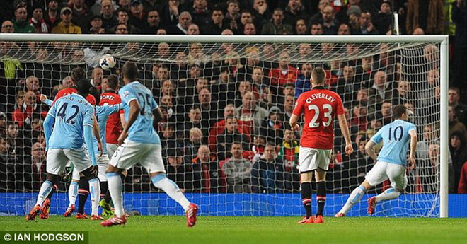 Dzeko tỏa sáng, Man City "chôn vùi" tham vọng của M.U ảnh 2