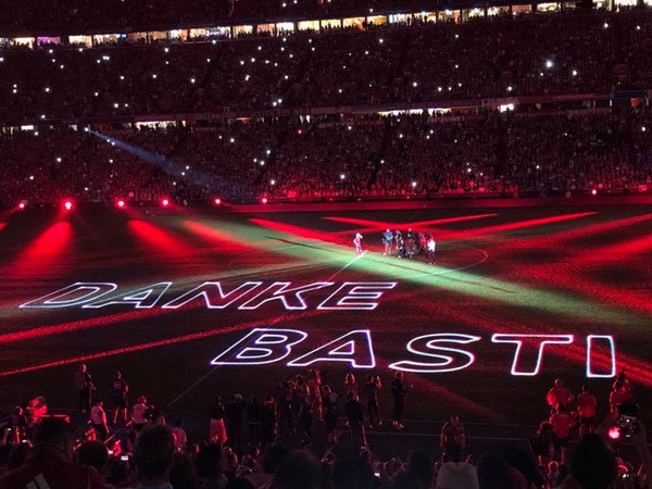 Schweinsteiger ghi bàn trong trận Bayern đánh bại Chicago Fire ảnh 9