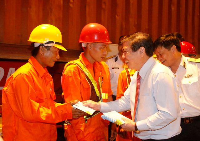 Tổng công ty Tân cảng Sài Gòn phát lệnh làm hàng đầu Xuân ảnh 1