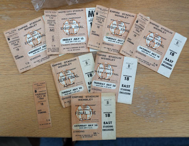 'Fan ruột' 79 tuổi của đội tuyển Anh gợi nhớ hào quang năm 1966 ảnh 2