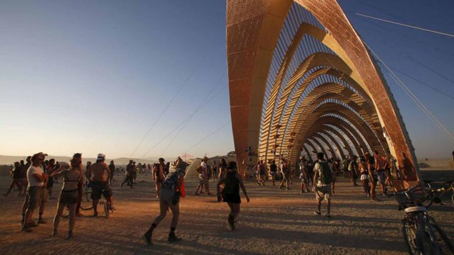 Thụy Sĩ nghiên cứu về Lễ hội "lập dị" Burning Man trên đất Mỹ ảnh 1