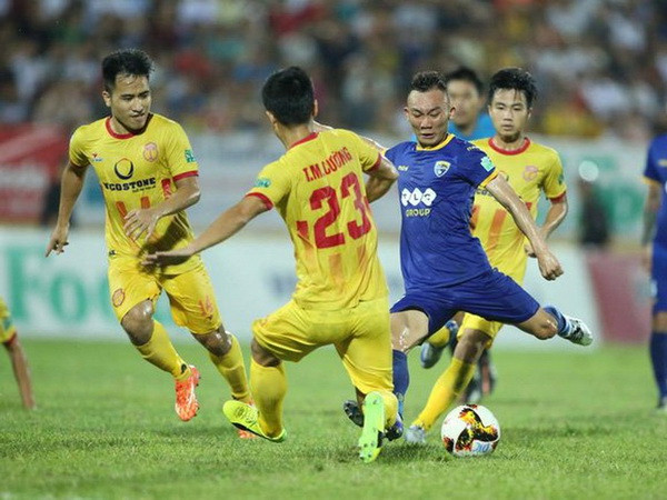 Nam Định thoát thua phút bù giờ, HAGL lại đón nhận thất bại ảnh 1