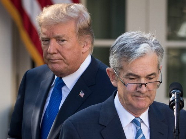 Tổng thống Mỹ Donald Trump và Chủ tịch Fed Jerome Powell. (Nguồn: Business Insider) Tổng thống Mỹ Donald Trump tiếp tục chỉ trích Chủ tịch Fed ảnh 1