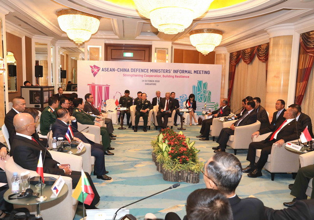 ADMM 12: ASEAN đẩy mạnh hợp tác quốc phòng với Mỹ, Trung Quốc ảnh 1