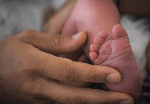 Em bé đầu tiên ra đời từ bà mẹ cấy ghép tử cung của người đã tử vong ảnh 1