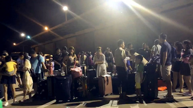 Thái Lan sơ tán khách du lịch ngoài khơi đảo nghỉ dưỡng Phuket ảnh 1