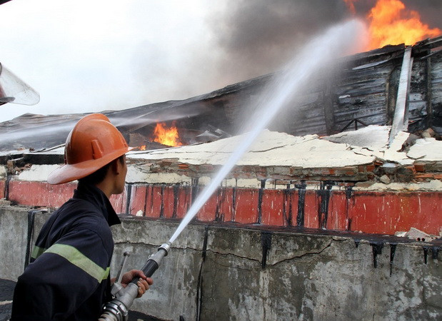 Bình Phước: Xảy ra vụ cháy lớn tại khu vực nhà xưởng sản xuất sợi ảnh 1