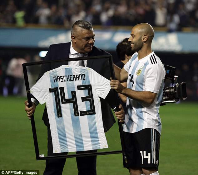 Javier Mascherano san bằng kỷ lục của huyền thoại Javier Zanetti ảnh 1