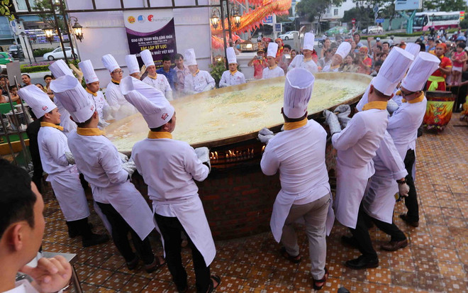 Đà Nẵng: Xác lập kỷ lục chiếc bánh xèo lớn nhất Việt Nam ảnh 2