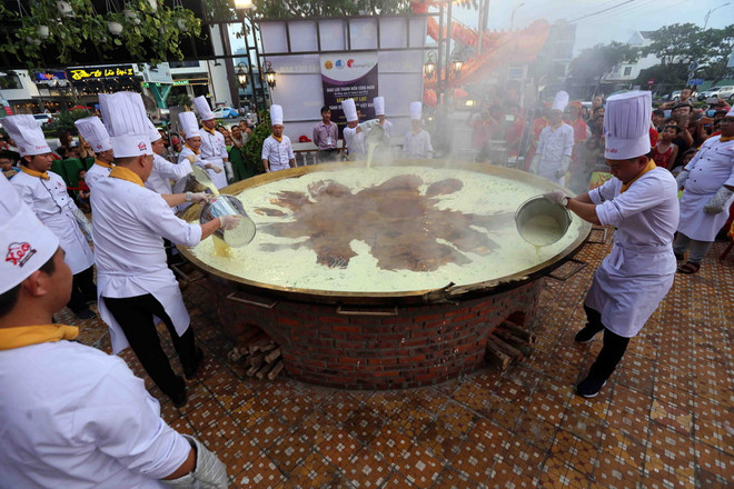 Đà Nẵng: Xác lập kỷ lục chiếc bánh xèo lớn nhất Việt Nam ảnh 1