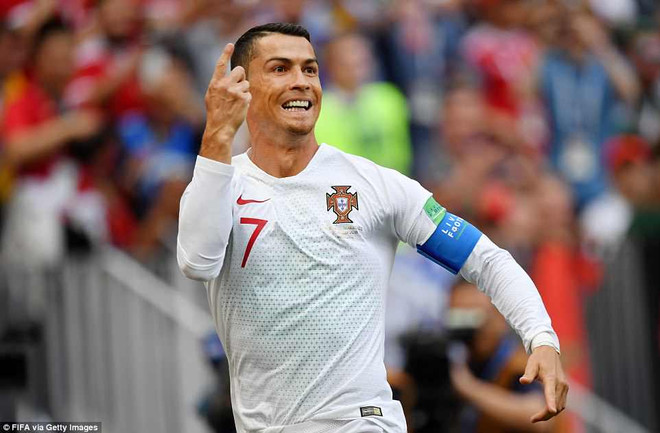 Cận cảnh Ronaldo lập công giúp Bồ Đào Nha đánh bại Maroc ảnh 1