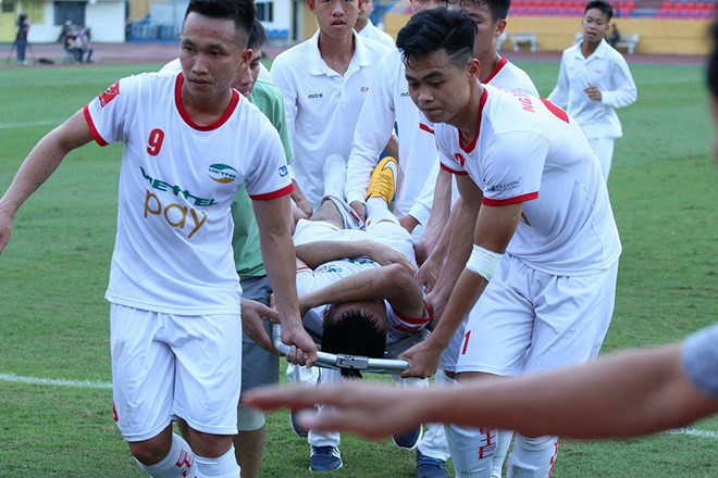 Gây chấn thương cho Văn Hào, Huỳnh Tấn Tài lĩnh án phạt nặng ảnh 1