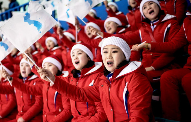 Đoàn cổ vũ của Triều Tiên gây ấn tượng mạnh tại Hàn Quốc ảnh 1