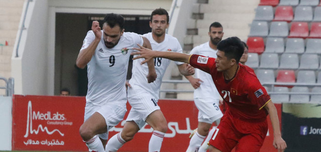 Anh Đức lập công, đội tuyển Việt Nam chia điểm trên sân Jordan ảnh 1