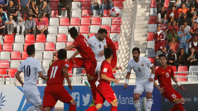 Anh Đức lập công, đội tuyển Việt Nam chia điểm trên sân Jordan ảnh 2