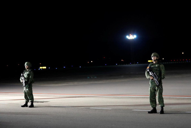 Video cận cảnh lễ đón Tổng thống Mỹ Donald Trump đến Singapore ảnh 4