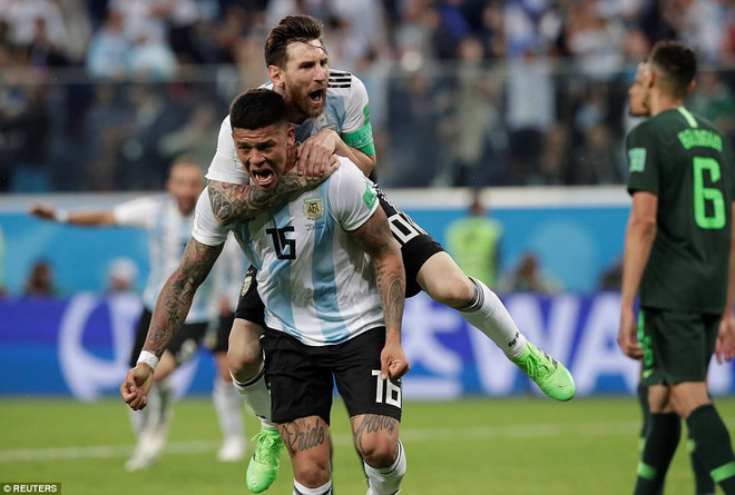 Tuyển Argentina lách khe cửa hẹp giành vé vào vòng knock-out ảnh 1