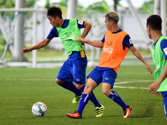 Người hâm mộ 'hết cửa' xem U23 Việt Nam thi đấu tại ASIAD qua tivi ảnh 1