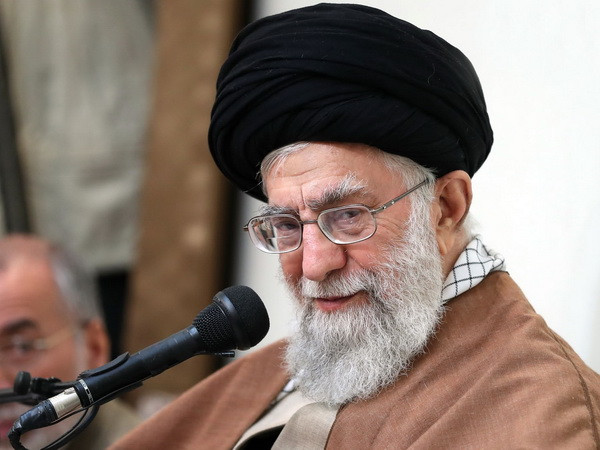 Iran: Đại giáo chủ Ali Khamenei đề nghị cấm dạy tiếng Anh ảnh 1