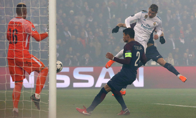 Ronaldo san bằng kỳ tích ghi bàn của Ruud van Nistelrooy ảnh 2