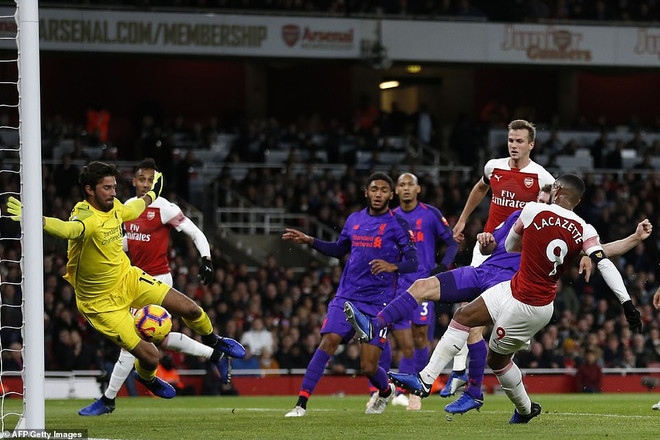 Premier League: M.U chiến thắng, Arsenal và Liverpool chia điểm ảnh 2