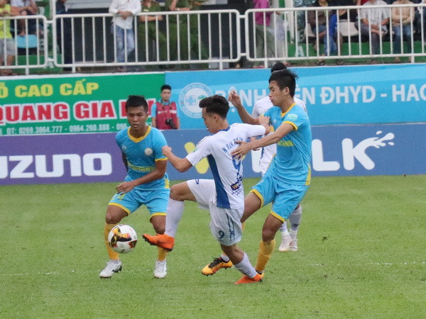 Choáng váng ‘cơn mưa’ 29 bàn thắng trong 4 trận tại V-League ảnh 1