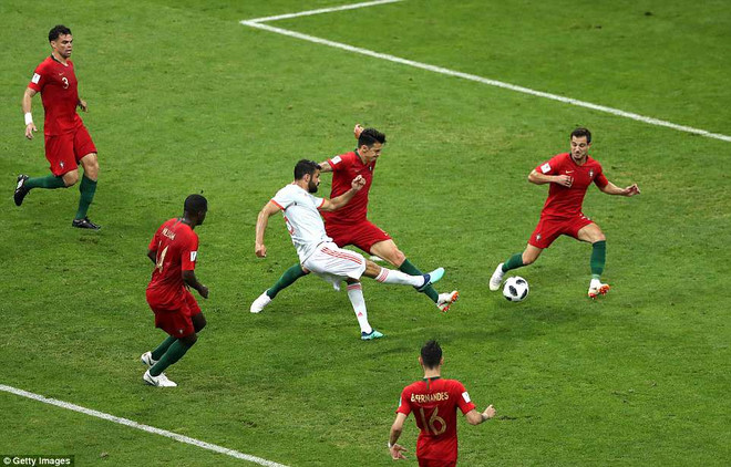 Cris Ronaldo lập hat-trick, Bồ Đào Nha thoát thua đầy kịch tính ảnh 3