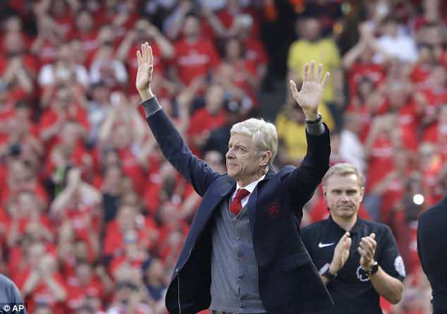 HLV Arsene Wenger nói gì sau trận đấu cuối cùng tại sân Emiartes? ảnh 4