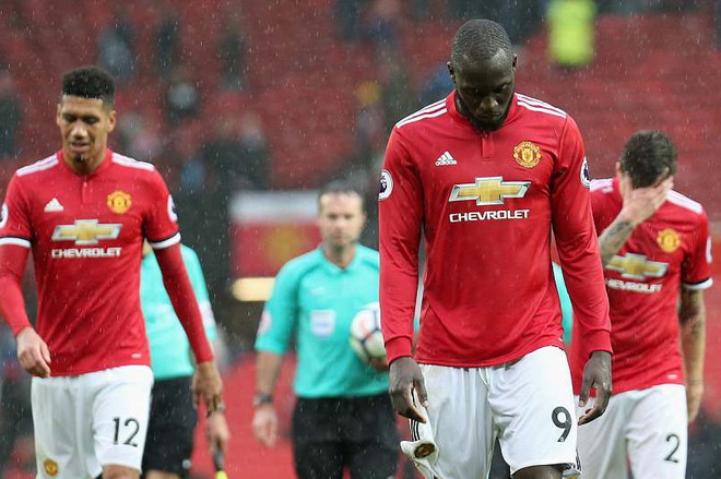 Manchester United thua sốc tại Old Trafford. (Nguồn: Getty Images) Thua sốc ở Old Trafford, M.U sớm dâng ngôi vương cho Man City ảnh 1