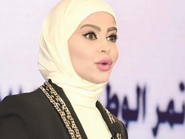 Nữ MC bị đình chỉ công tác vì khen đồng nghiệp trên truyền hình ảnh 1