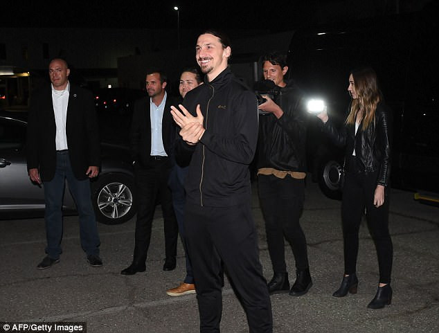 Ibrahimovic được chào đón như người hùng khi đặt chân đến Mỹ ảnh 2