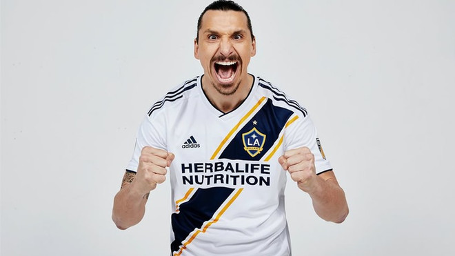 Ibrahimovic được chào đón như người hùng khi đặt chân đến Mỹ ảnh 6