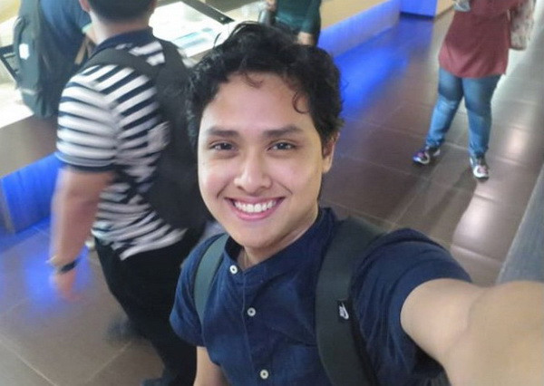 Chàng trai gây xôn xao cộng đồng mạng với gương mặt 'xinh gái' ảnh 2