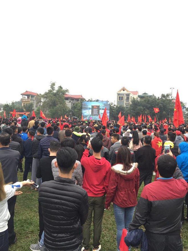 Giây phút vỡ òa của người dân Đông Anh khi Quang Hải ghi bàn ảnh 4