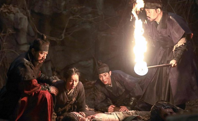 'Săn lùng quái thú' kết hợp hai đề tài ăn khách nhất điện ảnh Hàn Quốc ảnh 1