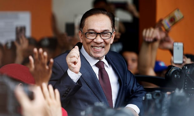 Cựu Phó Thủ tướng Malaysia Anwar Ibrahim được trả tự do ảnh 1