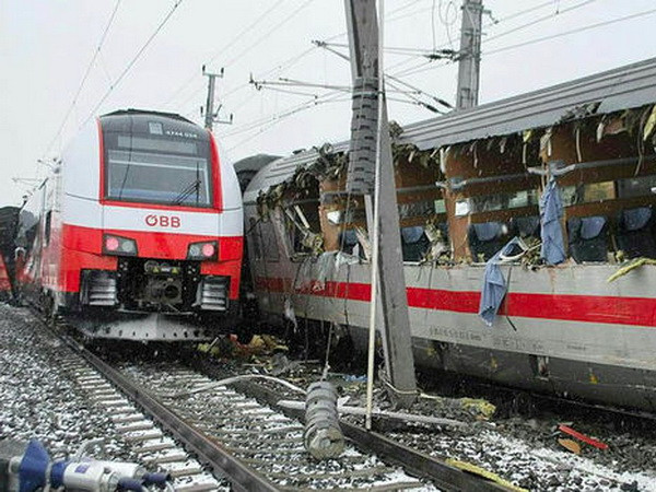 Áo: Tai nạn tàu hỏa nghiêm trọng, hơn 20 người thương vong ảnh 1