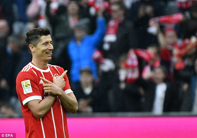 Bayern Munich chạm tay vào chức vô địch sau chiến thắng 6-0 ảnh 2